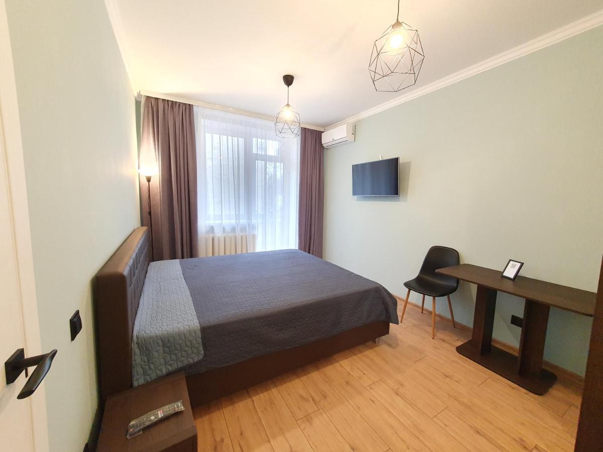 All New And Cozy Apartment In The Silence Center 키시나우 외부 사진