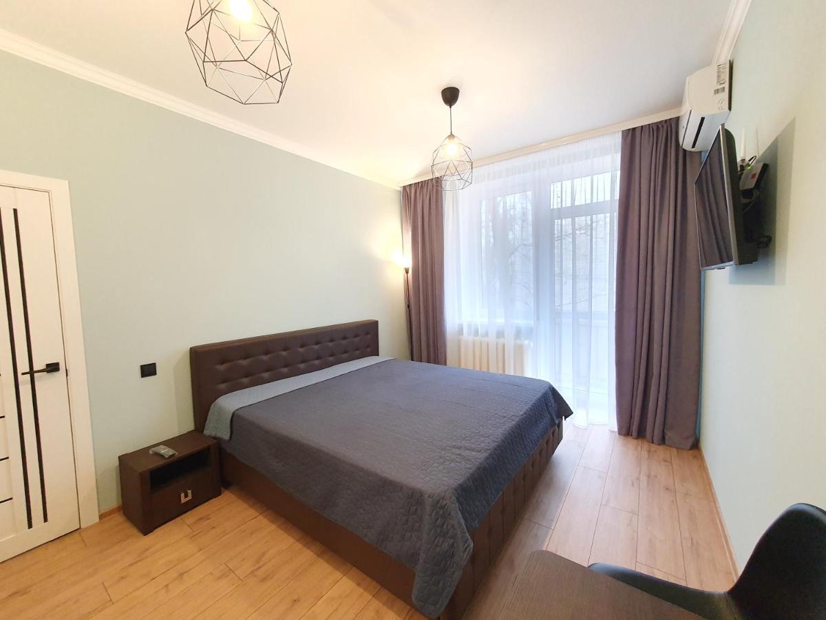 All New And Cozy Apartment In The Silence Center 키시나우 외부 사진