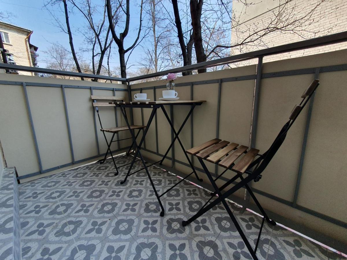 All New And Cozy Apartment In The Silence Center 키시나우 외부 사진